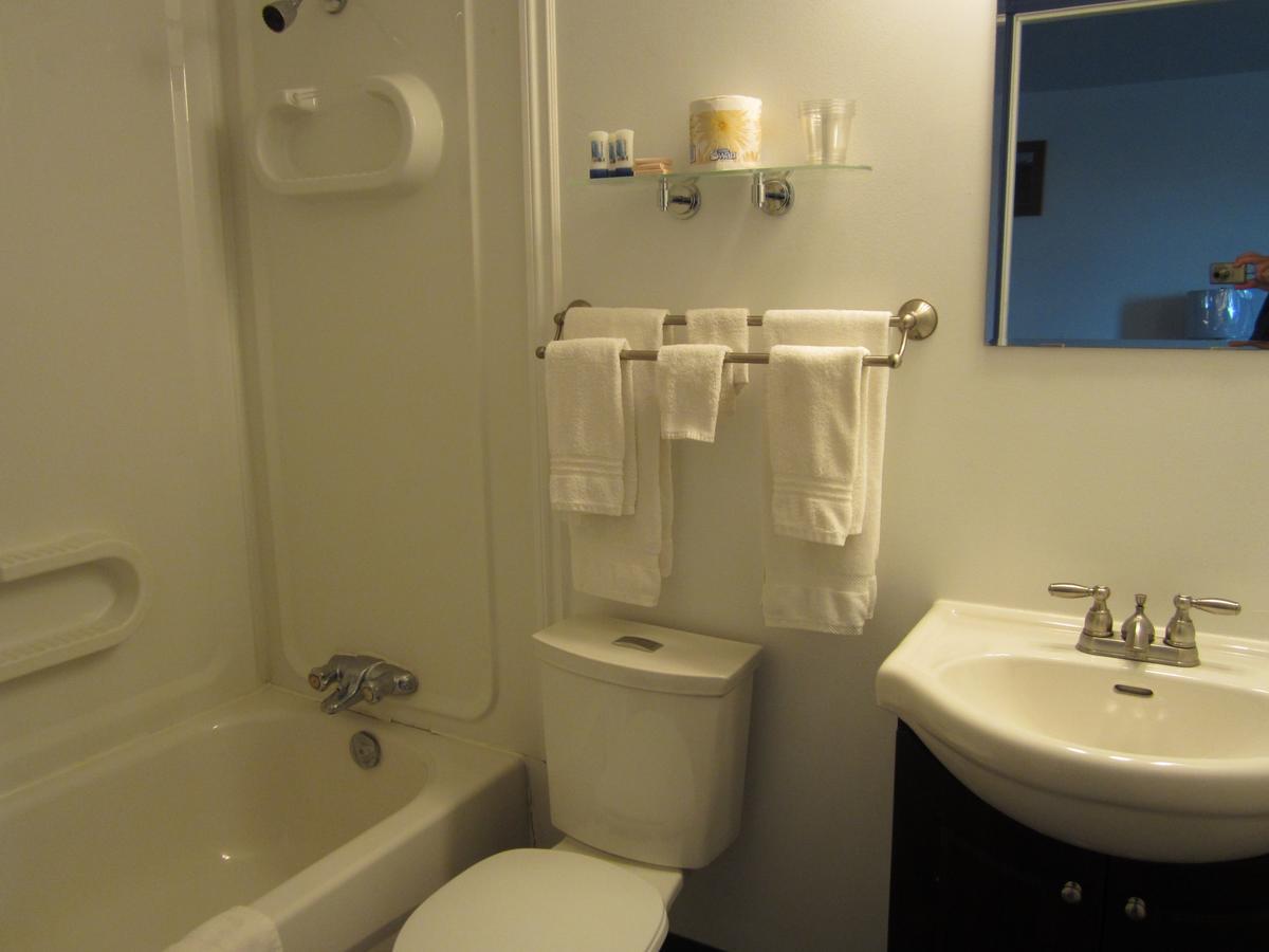 Nisutlin Trading Post Motel Teslin Kamer foto