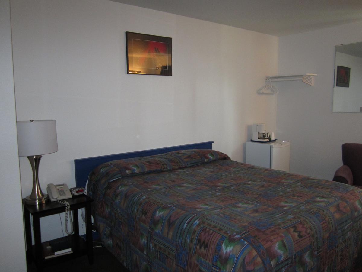 Nisutlin Trading Post Motel Teslin Kamer foto