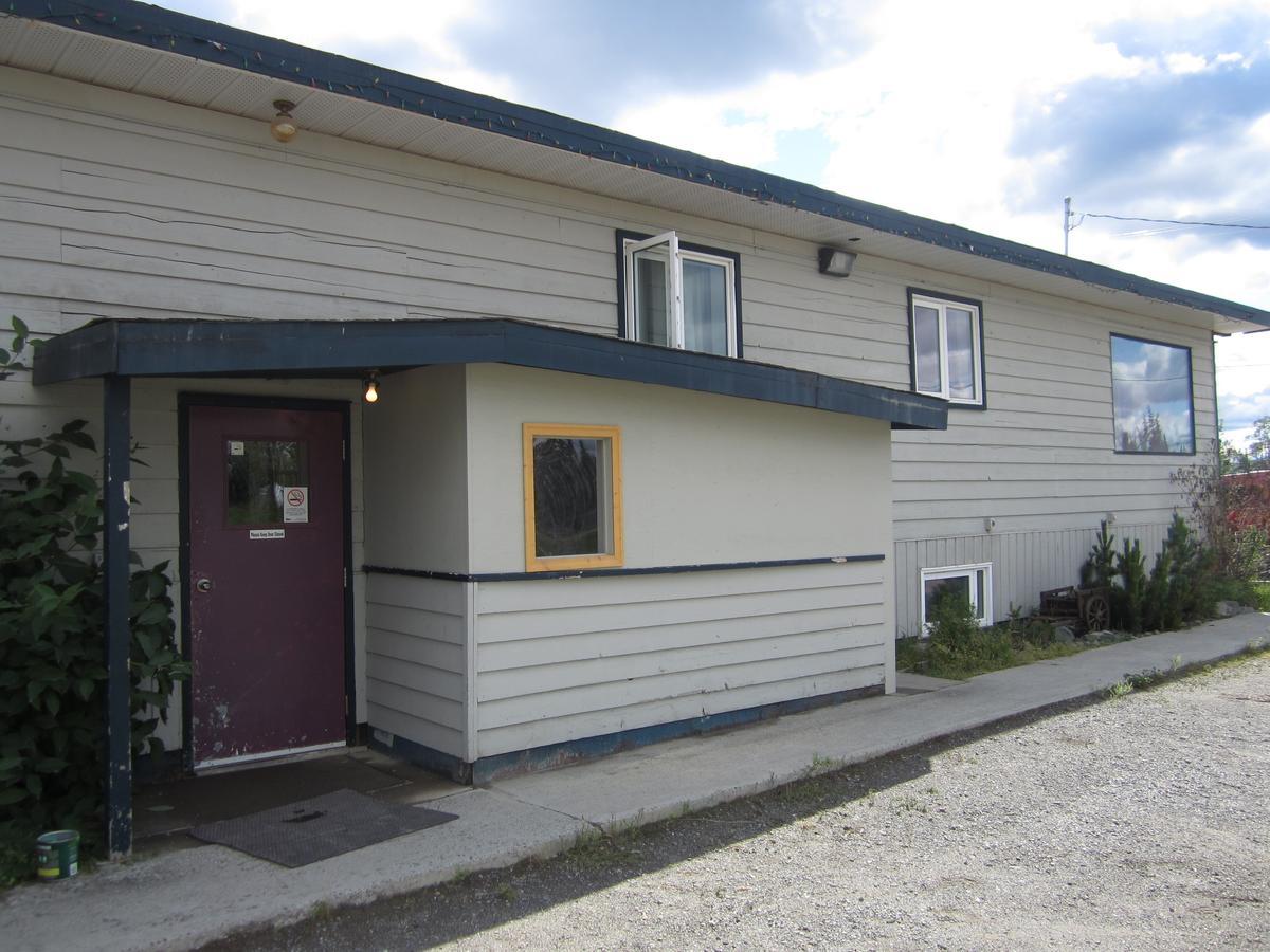 Nisutlin Trading Post Motel Teslin Buitenkant foto